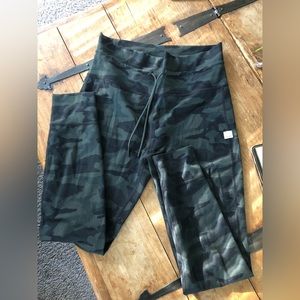 Vuori Daily Legging Camo